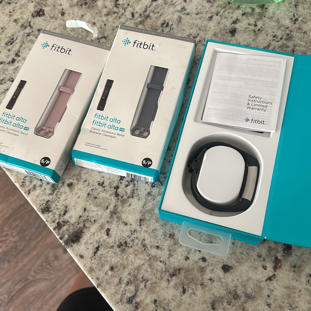 Fitbit Alta HR with 2 wristbands!!! (CHARGER NOT INCLUDED)